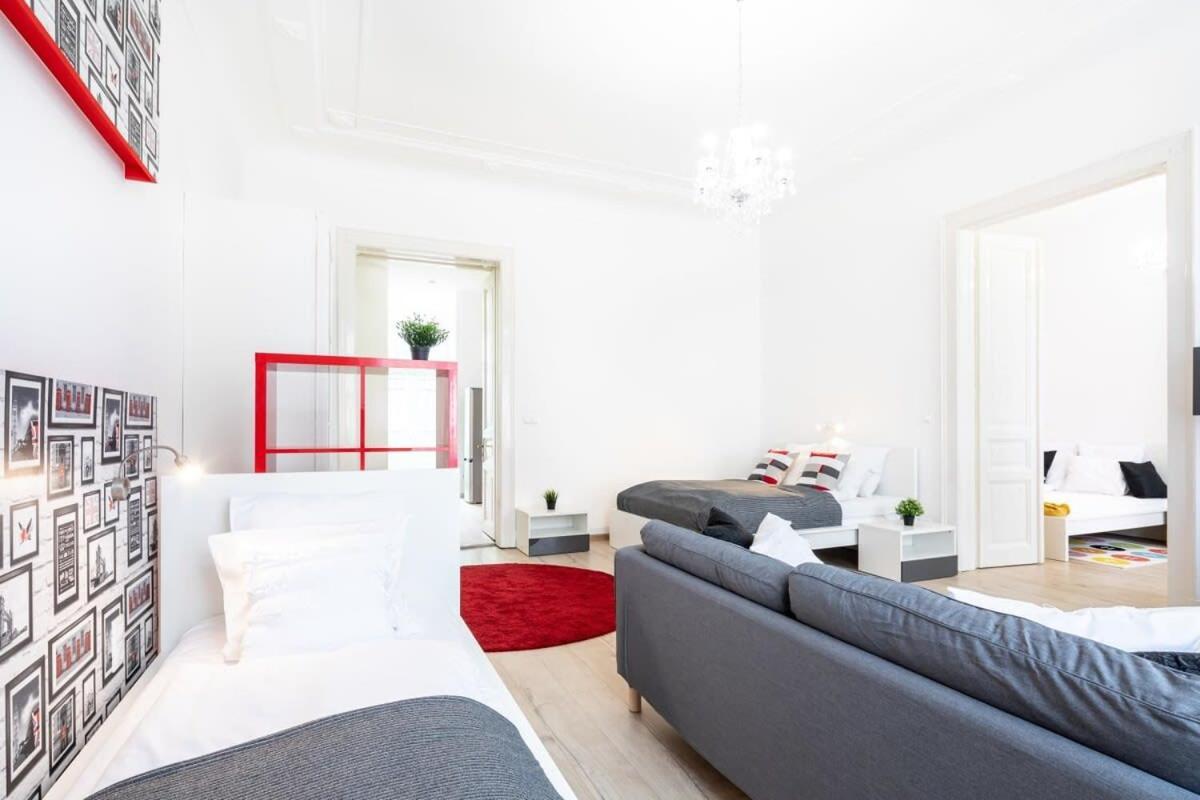 Bright & Large Apartment At Top Location Budapest Eksteriør billede